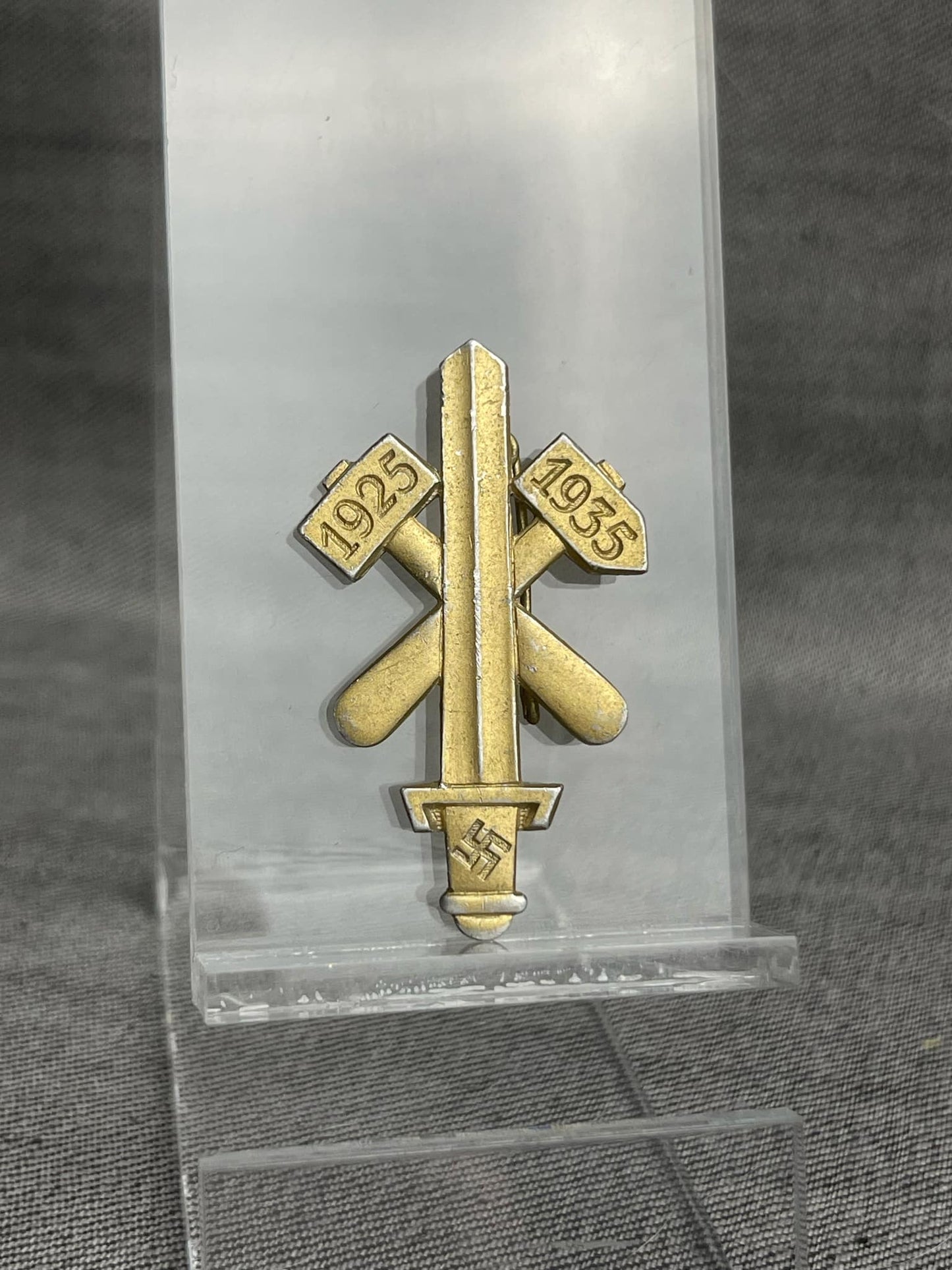 GERMAN WW2 1925-1935 10-YEAR NSDAP IN GAU ESSEN BADGE BY HOFFSATTER, BONN