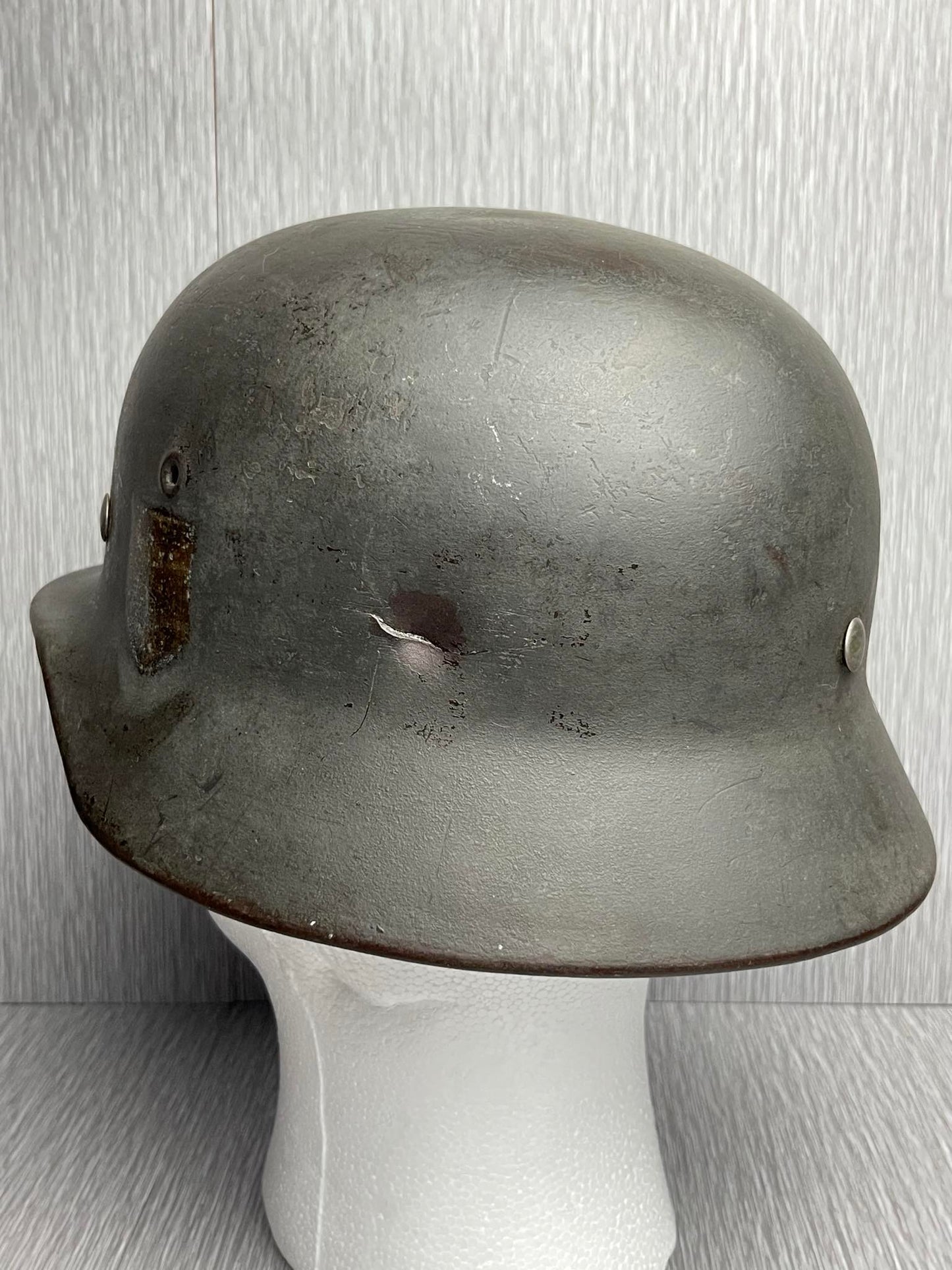 GERMAN WW2 KRIEGSMARINE M40 COMBAT HELMET SHIP GREY CAMO OVERPAINT EF64 NAMED /W BULLET DAMAGE