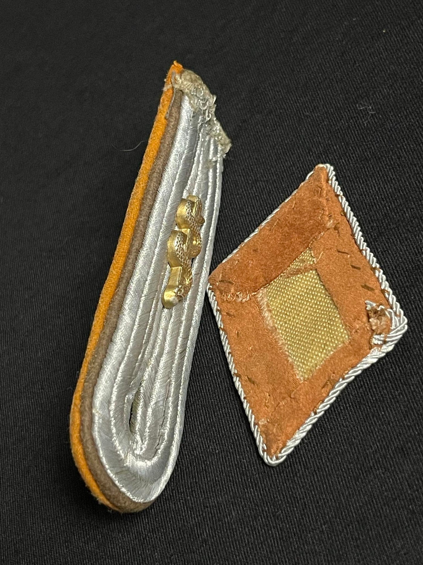 GERMAN WW2 FELDPOLIZEI LEUTNANT SINGLE SHOULDER BOARD & LUFTWAFFE SIGNALS OBERLEUTNANT COLLAR TAB