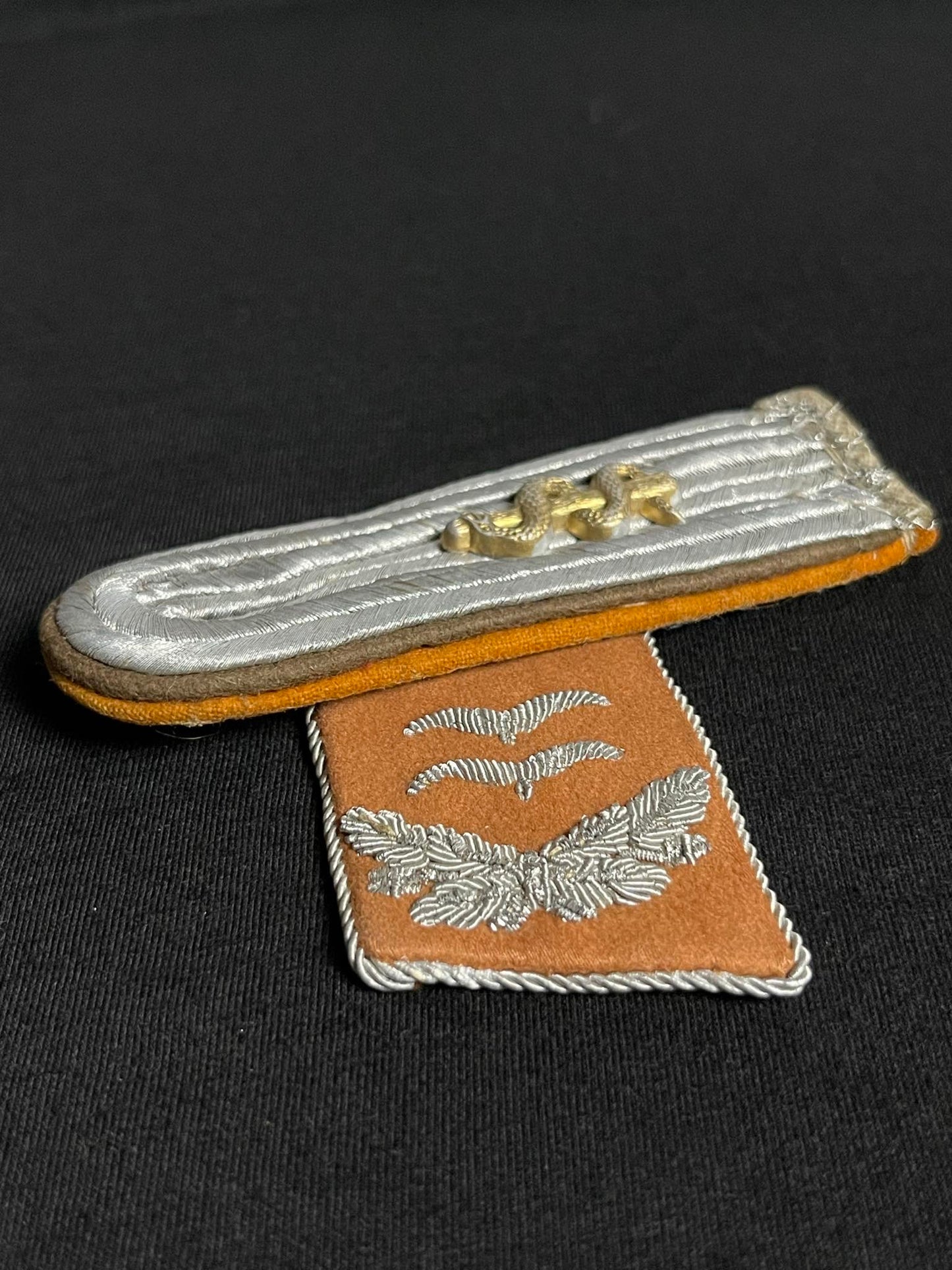 GERMAN WW2 FELDPOLIZEI LEUTNANT SINGLE SHOULDER BOARD & LUFTWAFFE SIGNALS OBERLEUTNANT COLLAR TAB