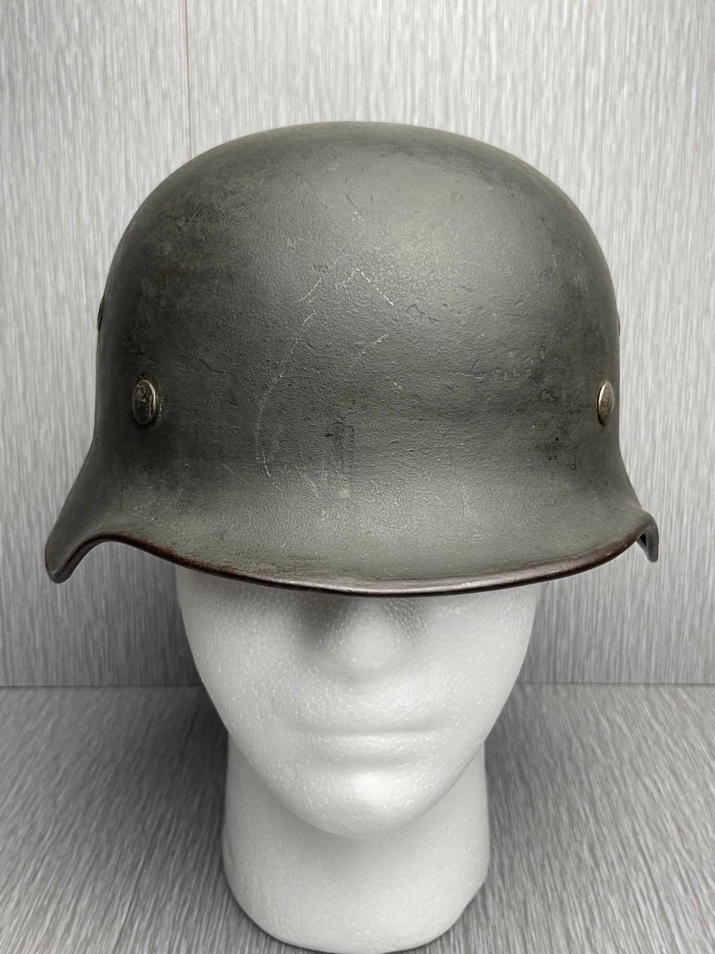 GERMAN WW2 KRIEGSMARINE M40 COMBAT HELMET SHIP GREY CAMO OVERPAINT EF64 NAMED /W BULLET DAMAGE