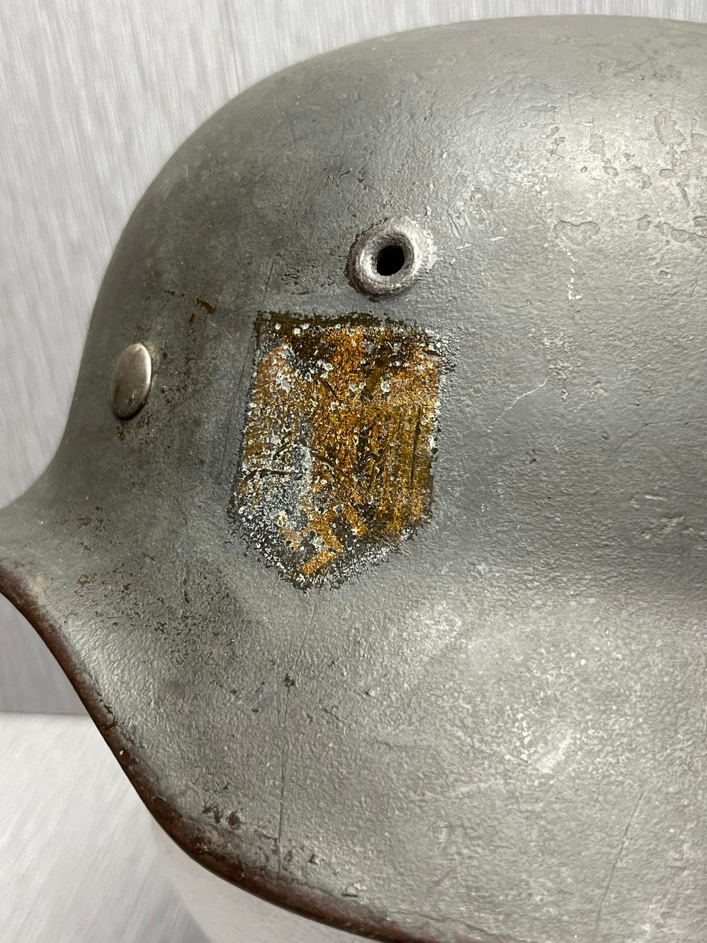 GERMAN WW2 KRIEGSMARINE M40 COMBAT HELMET SHIP GREY CAMO OVERPAINT EF64 NAMED /W BULLET DAMAGE