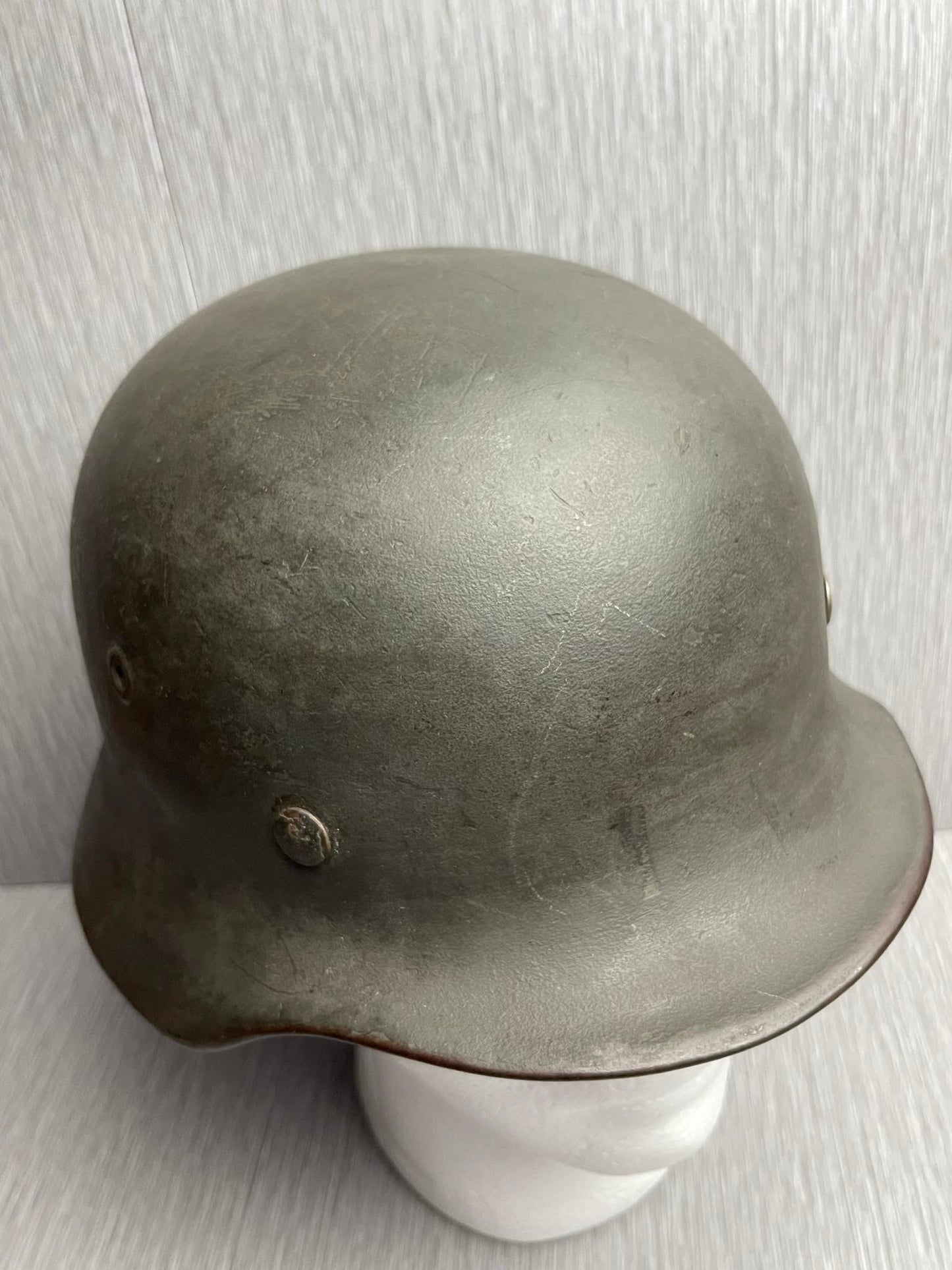 GERMAN WW2 KRIEGSMARINE M40 COMBAT HELMET SHIP GREY CAMO OVERPAINT EF64 NAMED /W BULLET DAMAGE