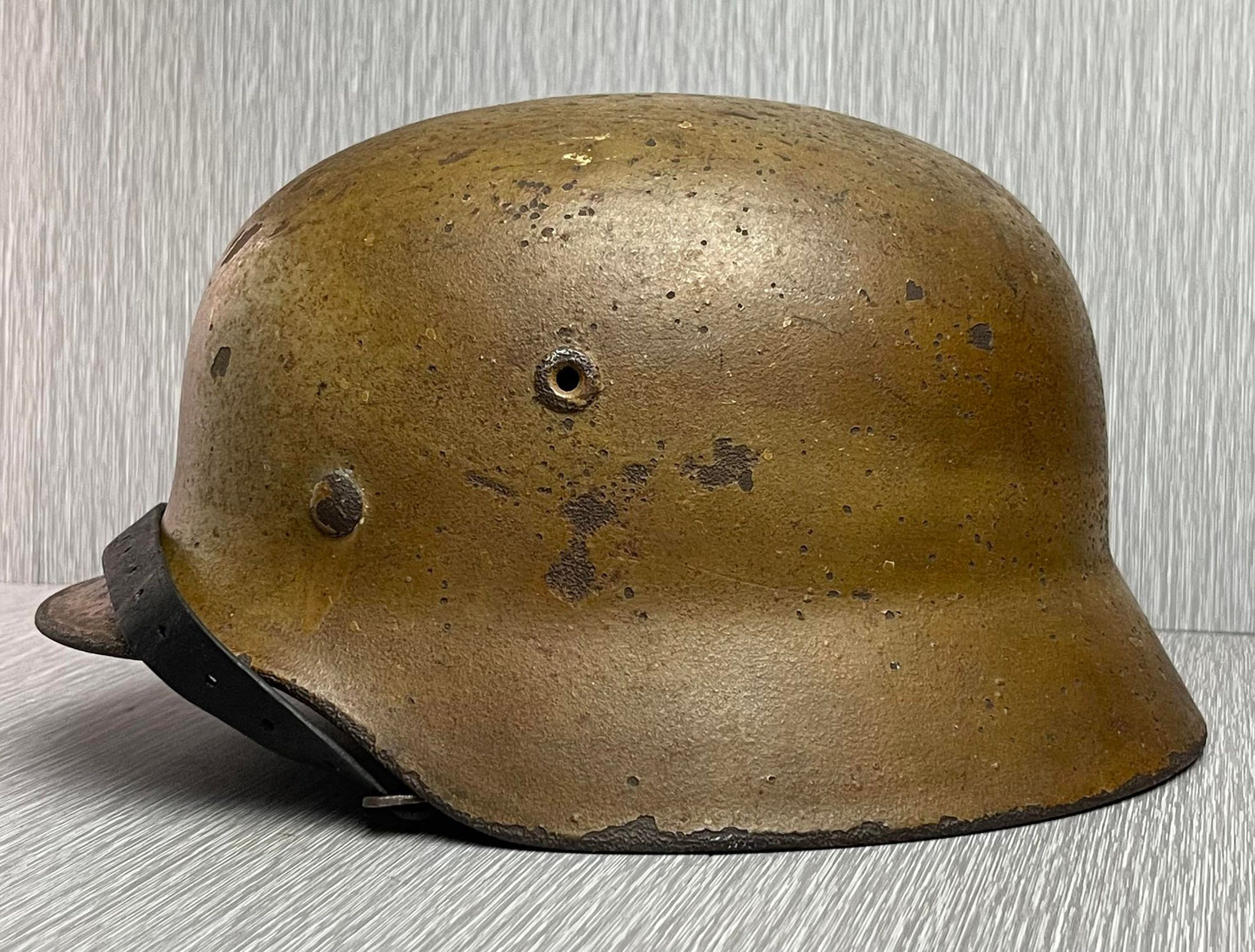 GERMAN WW2 M40 DEUTSCHE AFRIKA KORPS CAMOUFLAGED HELMET BY QUIST SIZE 66