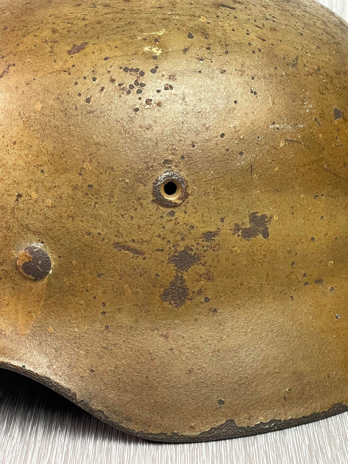 GERMAN WW2 M40 DEUTSCHE AFRIKA KORPS CAMOUFLAGED HELMET BY QUIST SIZE 66