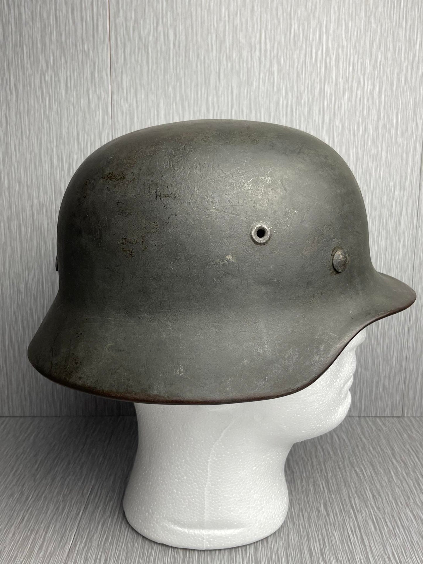 GERMAN WW2 KRIEGSMARINE M40 COMBAT HELMET SHIP GREY CAMO OVERPAINT EF64 NAMED /W BULLET DAMAGE