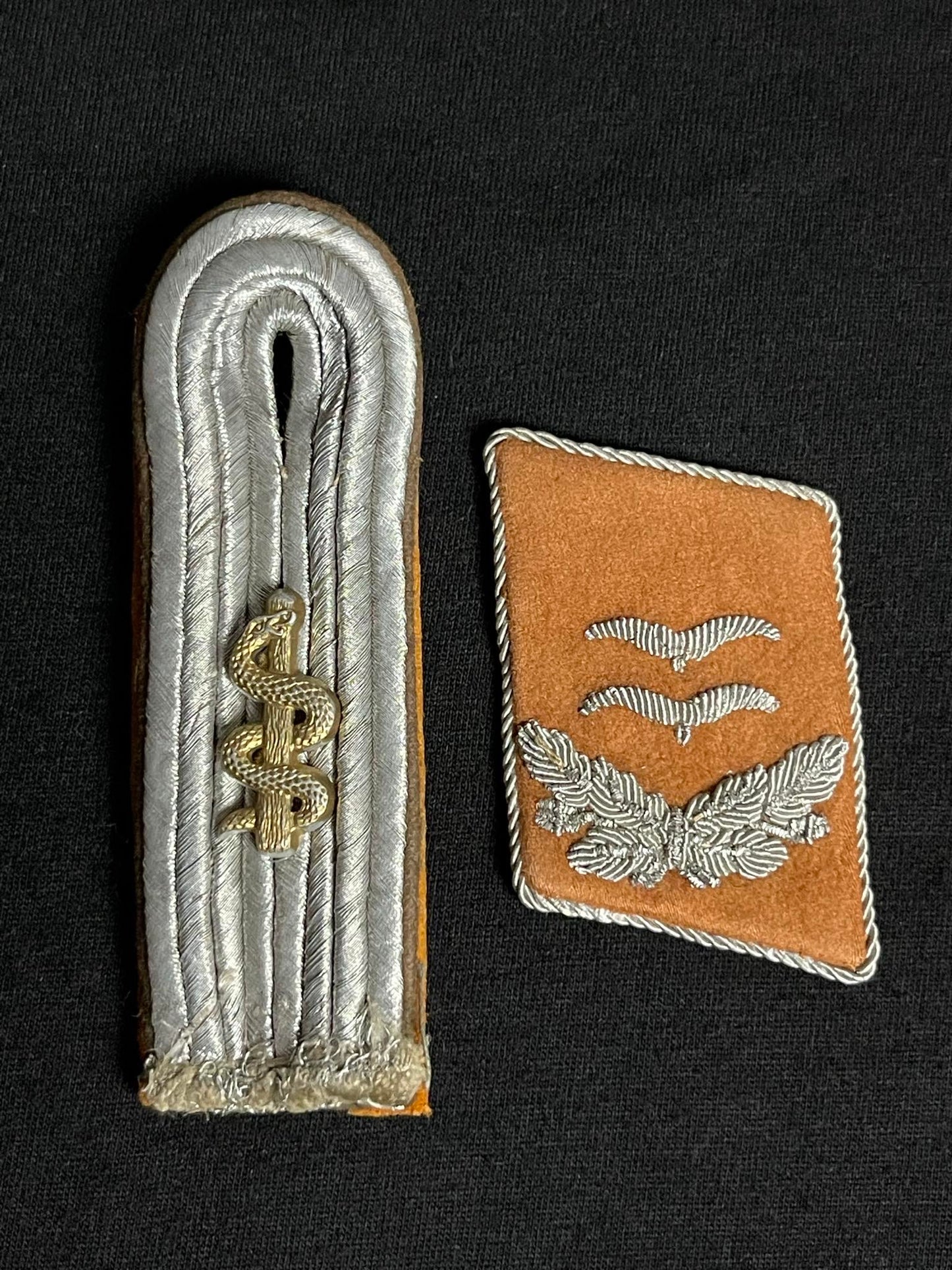 GERMAN WW2 FELDPOLIZEI LEUTNANT SINGLE SHOULDER BOARD & LUFTWAFFE SIGNALS OBERLEUTNANT COLLAR TAB