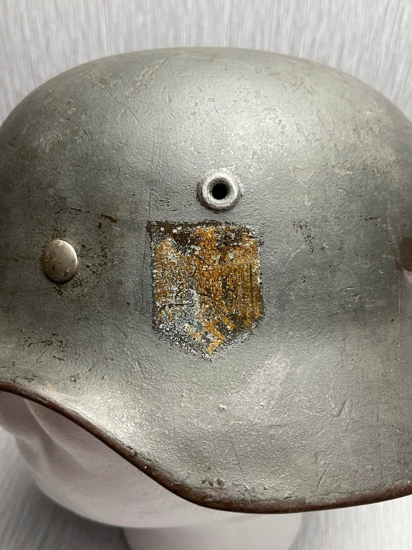 GERMAN WW2 KRIEGSMARINE M40 COMBAT HELMET SHIP GREY CAMO OVERPAINT EF64 NAMED /W BULLET DAMAGE