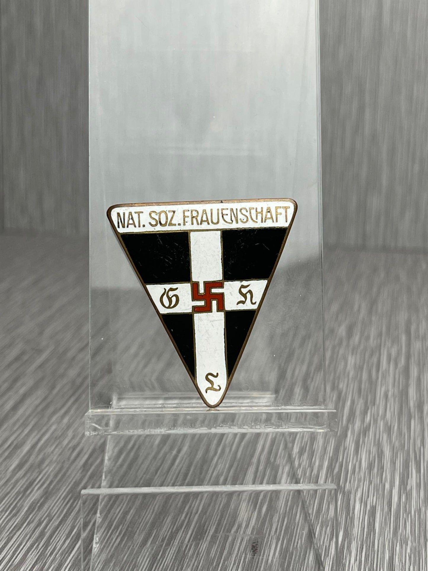 GERMAN WW2 NATIONALSOZIALISTISCHE FRAUENSCHAFT MEMBERSHIP BADGE LARGE VARIANT 44MM MINT