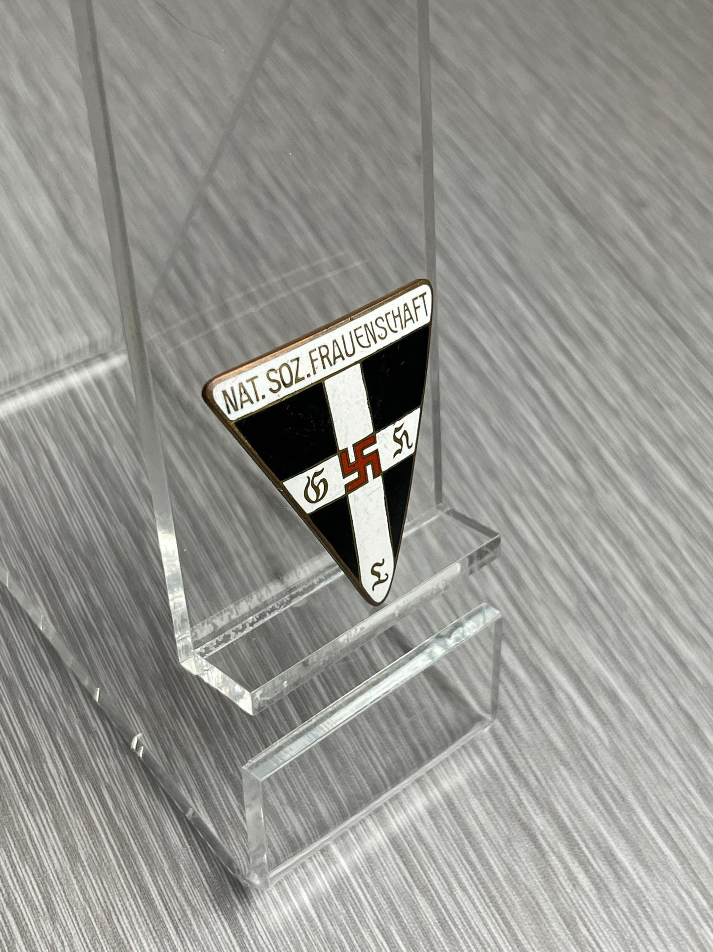 GERMAN WW2 NATIONALSOZIALISTISCHE FRAUENSCHAFT MEMBERSHIP BADGE LARGE VARIANT 44MM MINT