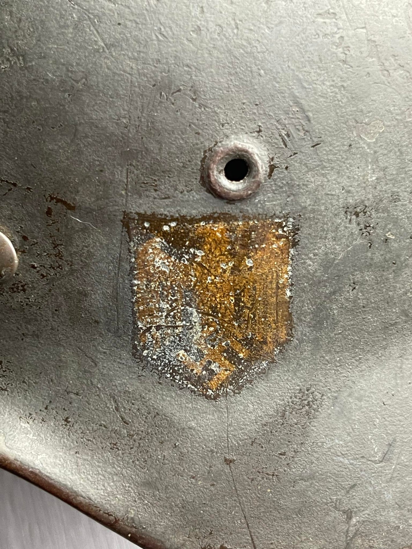 GERMAN WW2 KRIEGSMARINE M40 COMBAT HELMET SHIP GREY CAMO OVERPAINT EF64 NAMED /W BULLET DAMAGE