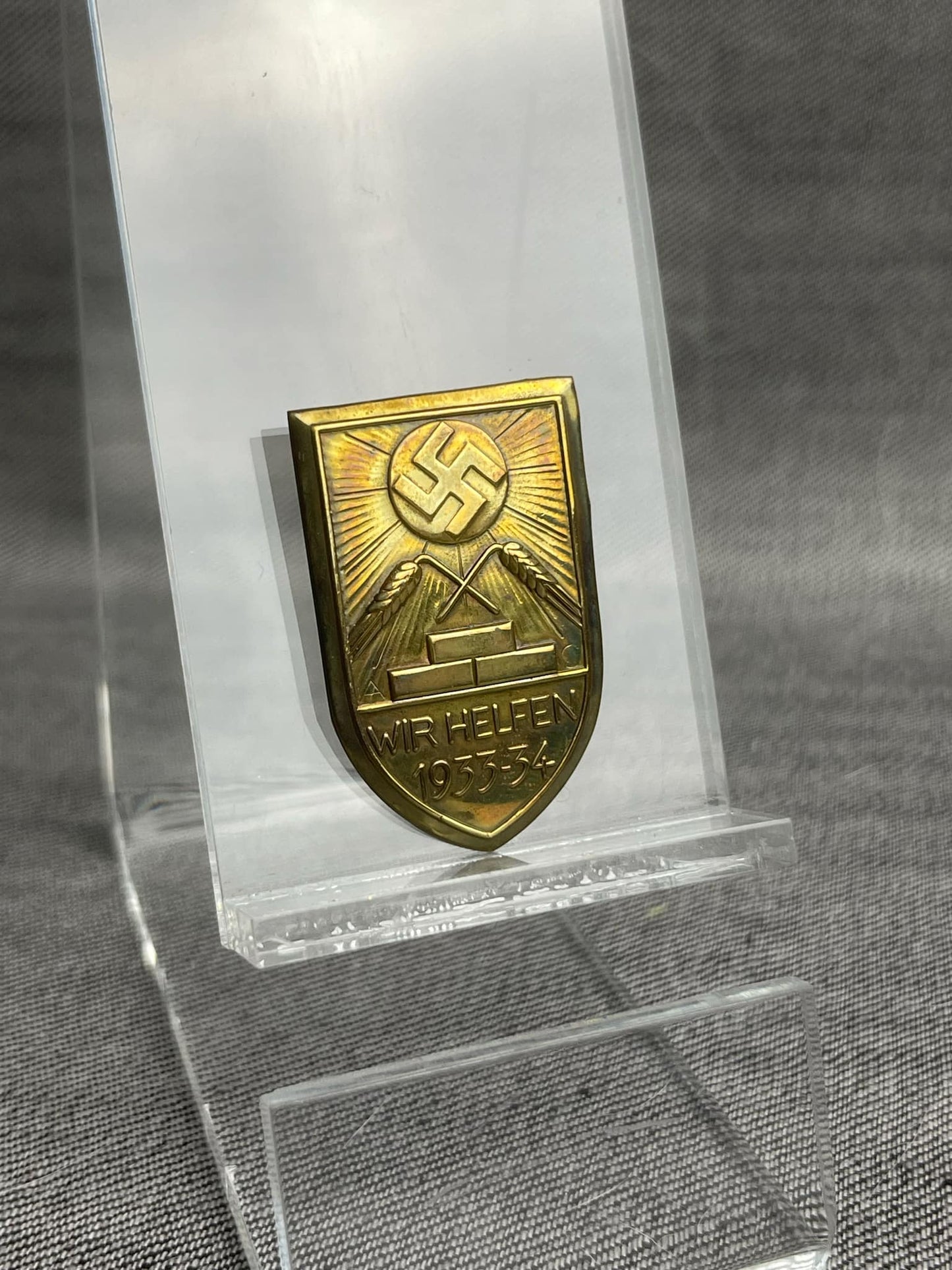 GERMAN WW2 1933-1934 RALLY "WIR HELFEN" TINNIE MINT