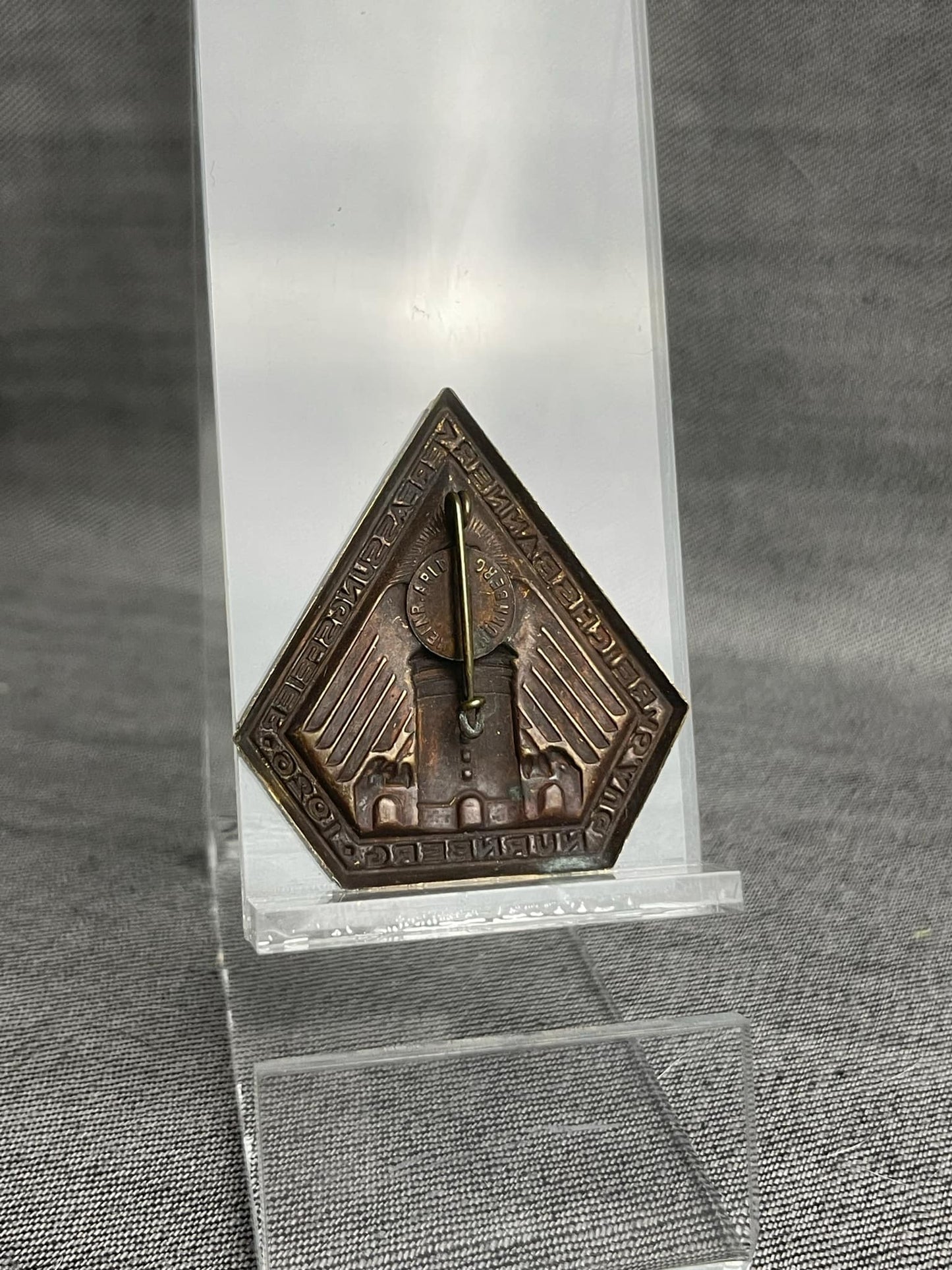 GERMAN WW2 1926 NURNBERG "REICHSBANNER VERFASSUNGFEIER 15TH AUGUST" BADGE