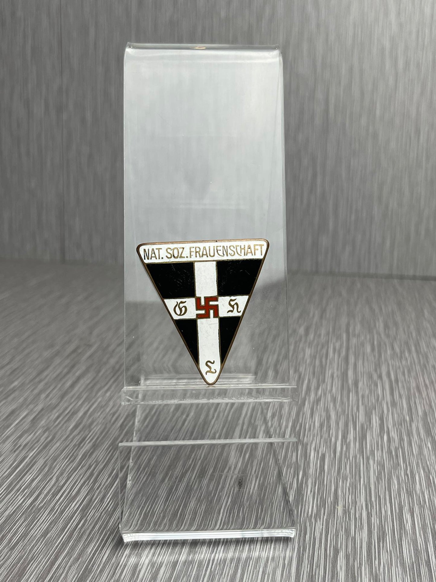 GERMAN WW2 NATIONALSOZIALISTISCHE FRAUENSCHAFT MEMBERSHIP BADGE LARGE VARIANT 44MM MINT