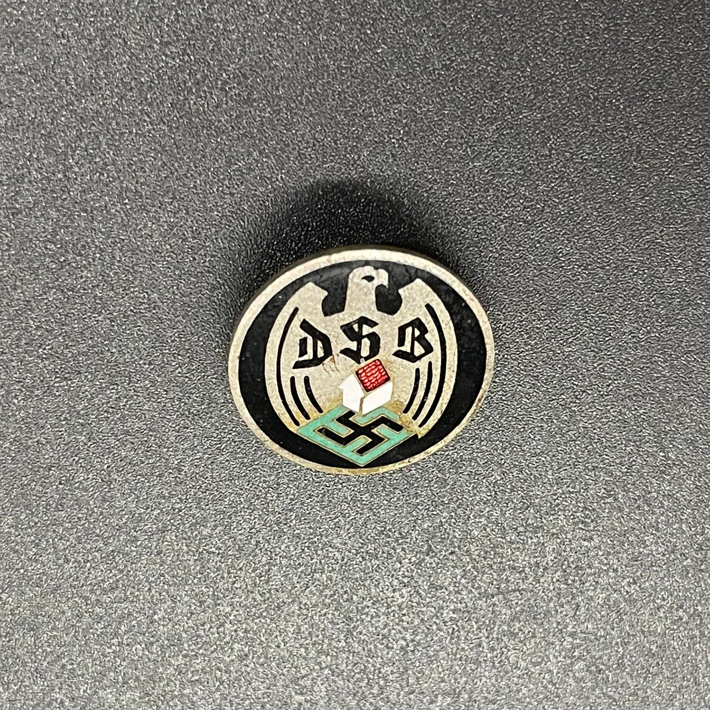 GERMAN WW2 DSB "DEUTSCHER SIEDLERBUND" MEMBERSHIP BADGE BY HERMANN AURICH, DRESDEN ‘HOME OWNERS ASSOCIATION’ MINT