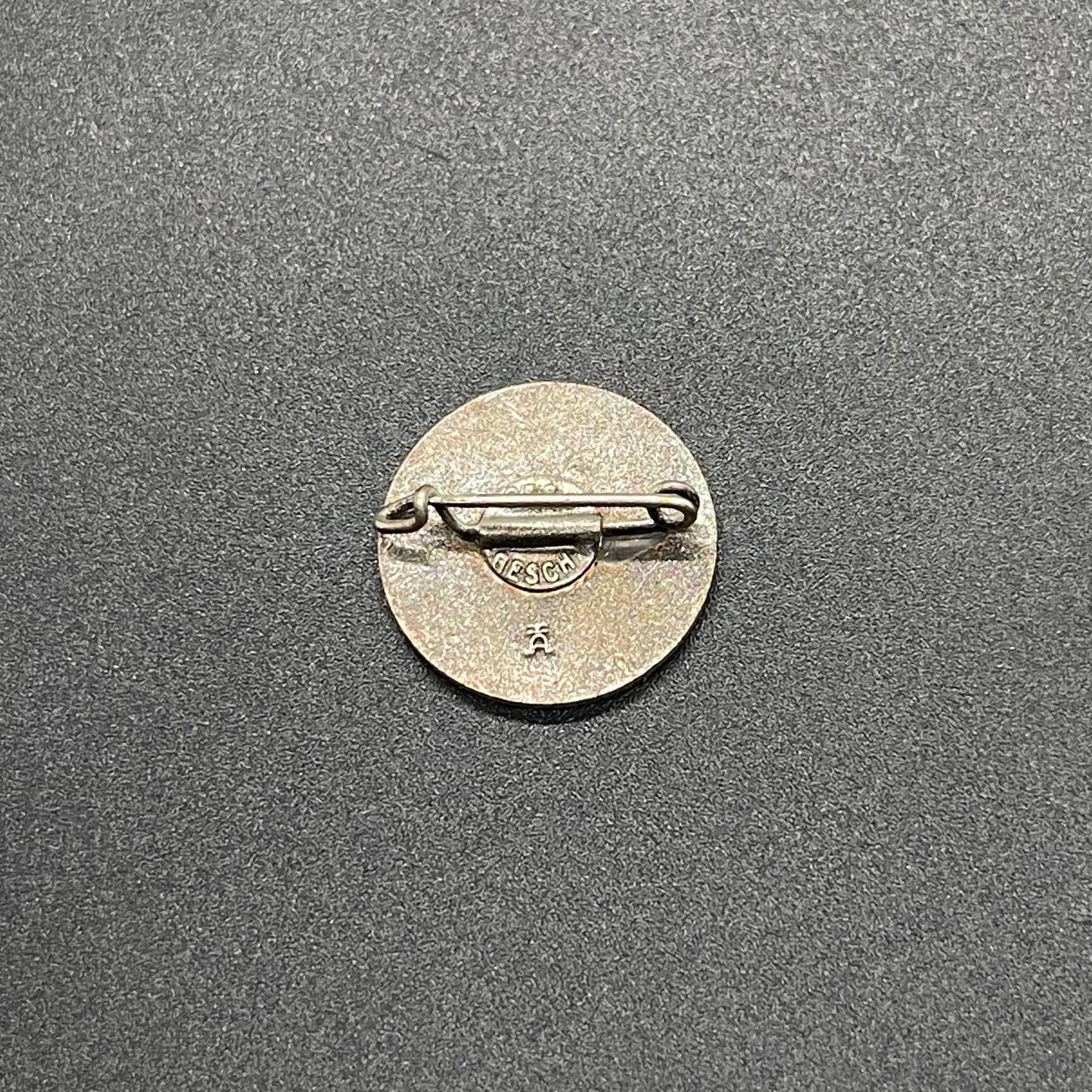 GERMAN WW2 DSB "DEUTSCHER SIEDLERBUND" MEMBERSHIP BADGE BY HERMANN AURICH, DRESDEN ‘HOME OWNERS ASSOCIATION’ MINT