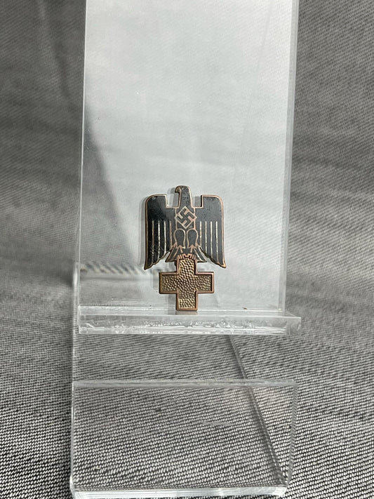 GERMAN WW2 DEUTSCHES ROTES KREUZ “DRK” EARLY VARIANT CAP/HAT EAGLE PIN GES.GESCH MARKED