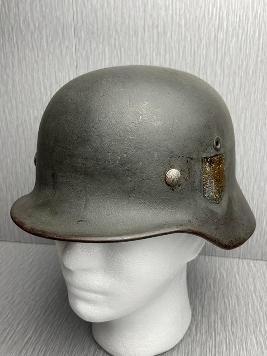 GERMAN WW2 KRIEGSMARINE M40 COMBAT HELMET SHIP GREY CAMO OVERPAINT EF64 NAMED /W BULLET DAMAGE