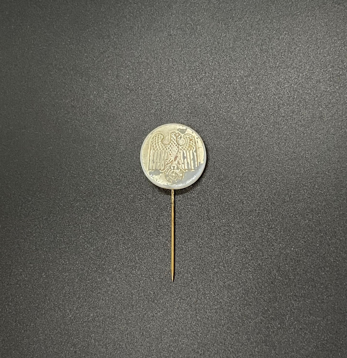 GERMAN WW2 NSDAP MEMBER/SUPPORTER GILDED PLASTIC STICKPIN
